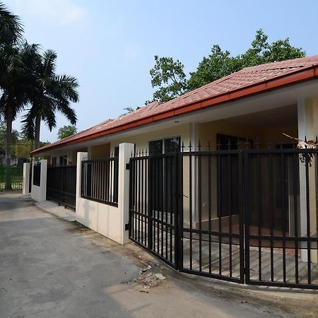 Vista Residence Yangon Bagian luar foto