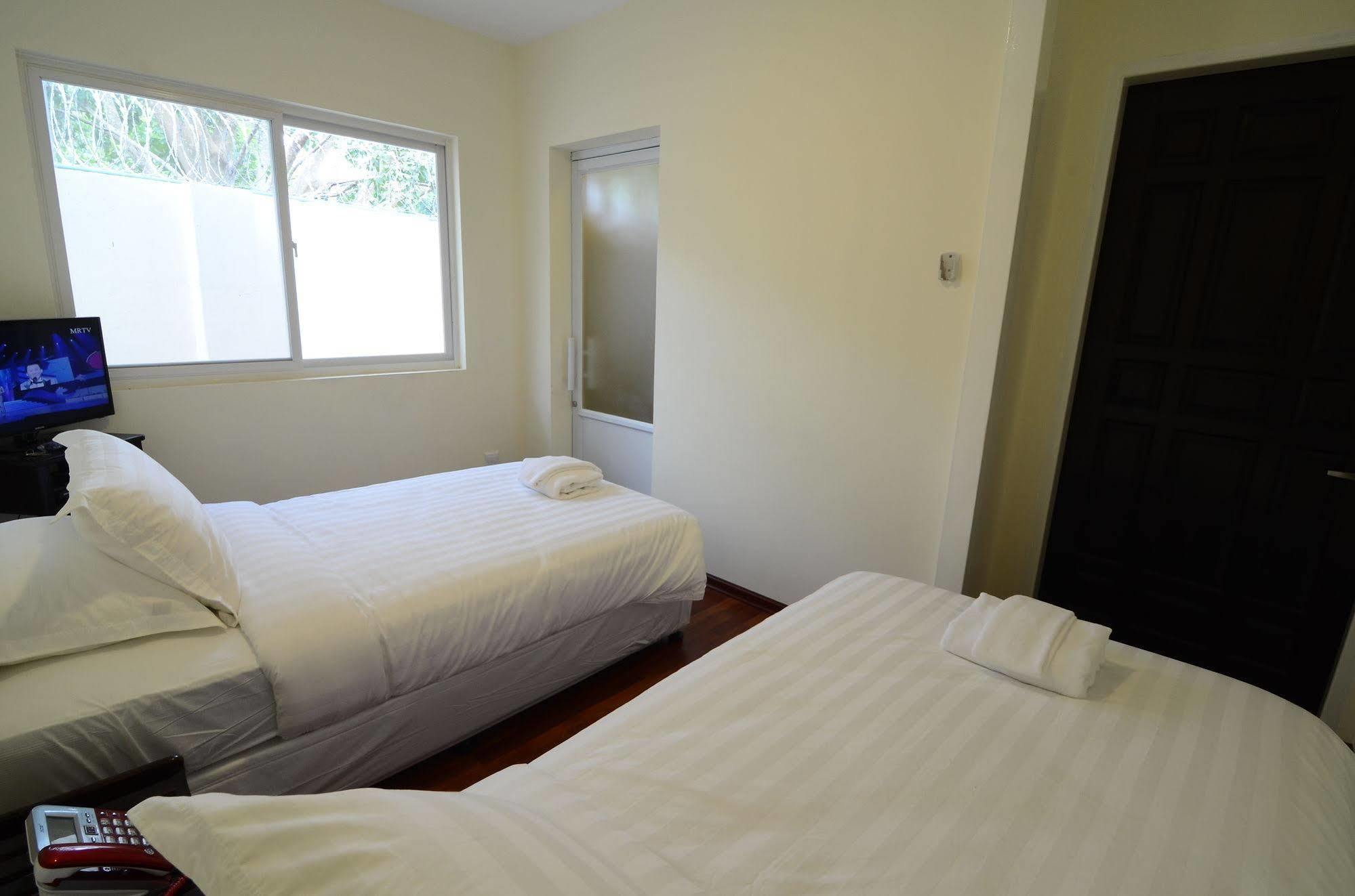 Vista Residence Yangon Bagian luar foto