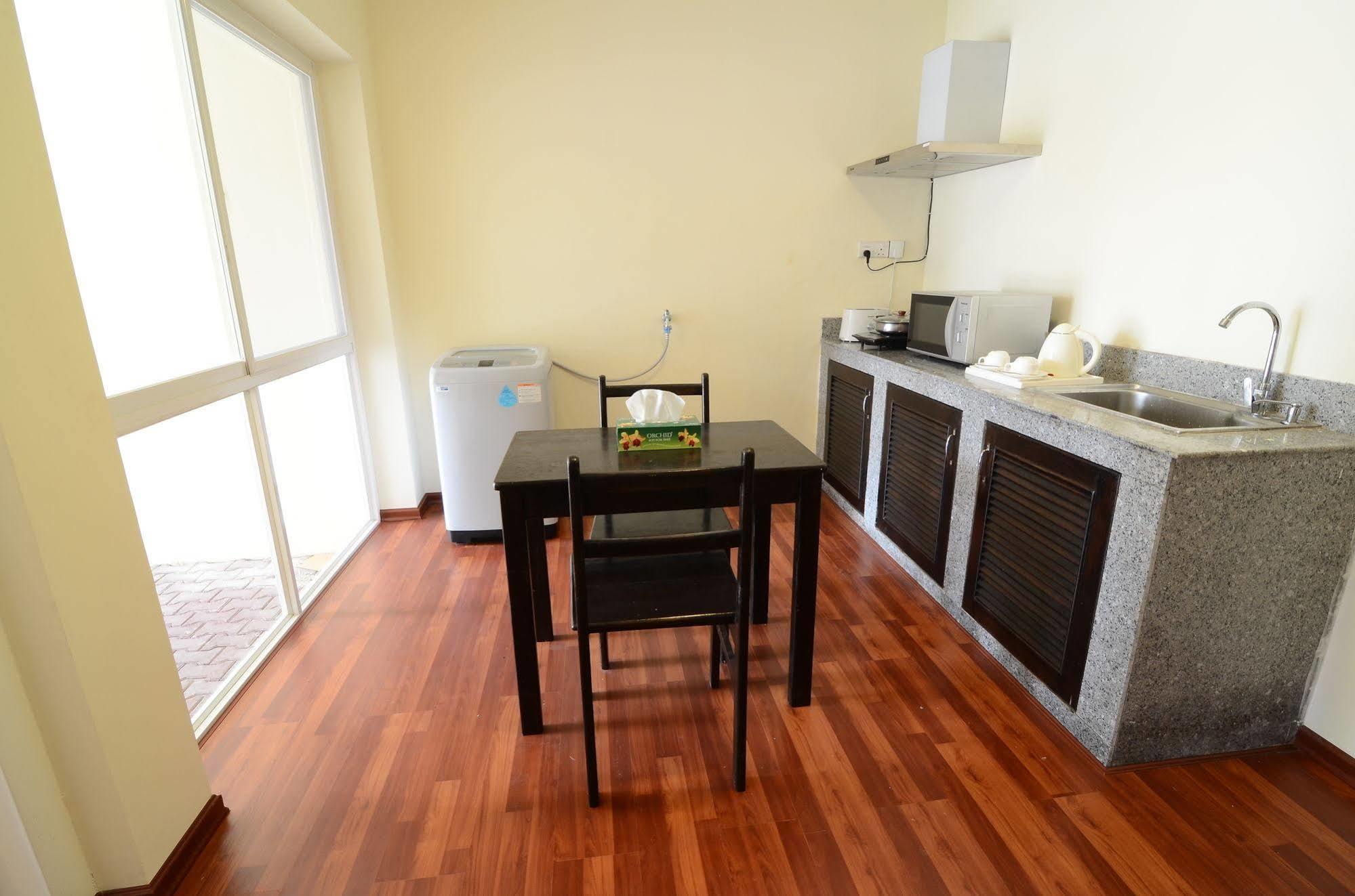 Vista Residence Yangon Bagian luar foto