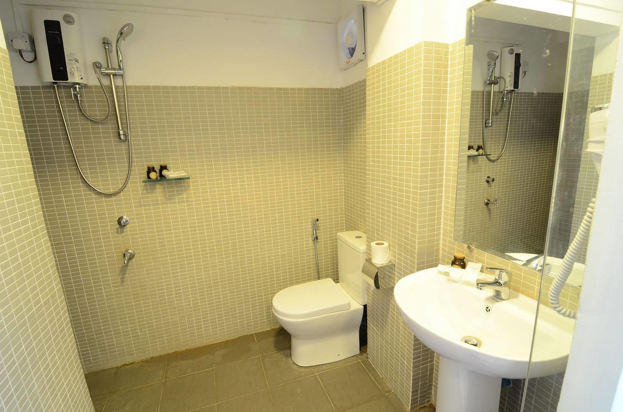 Vista Residence Yangon Bagian luar foto
