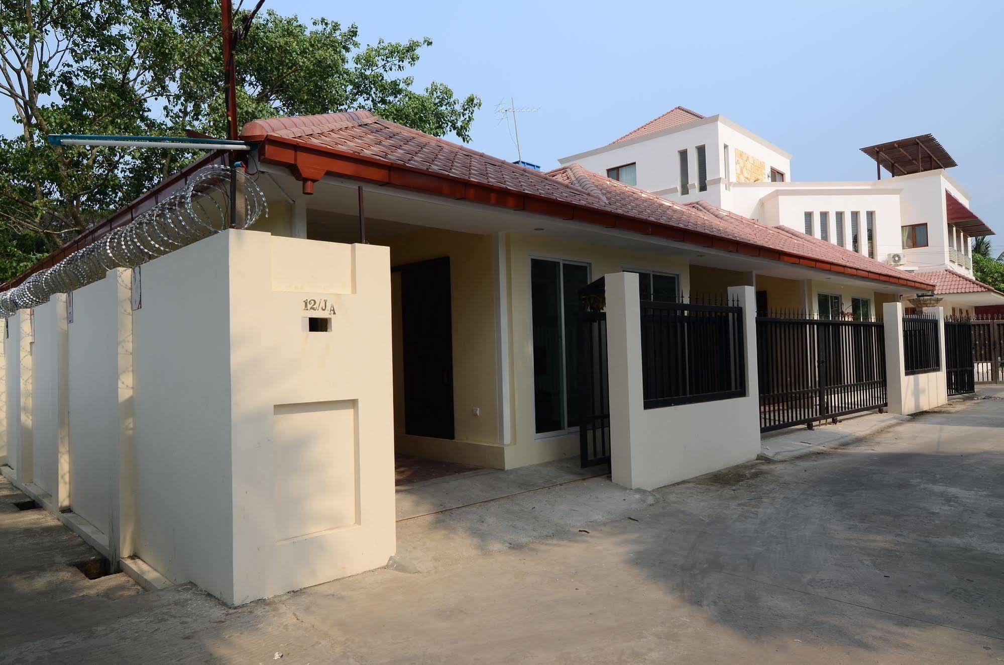Vista Residence Yangon Bagian luar foto